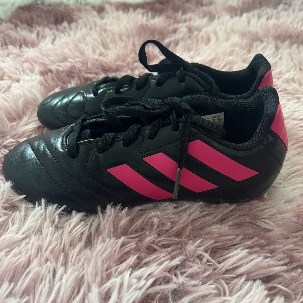 Girls cleats